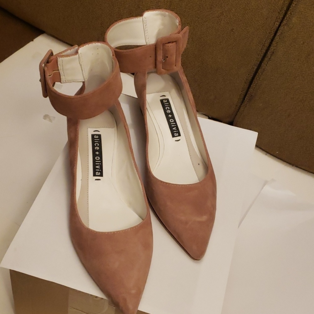 Flats shose